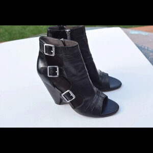 Vince Camuto Caylo ankle booties